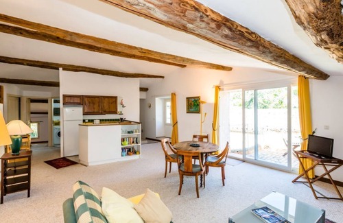 Alignan-du-Vent Apartment | Romantic dovecote in a dream location for nature and peace lovers
