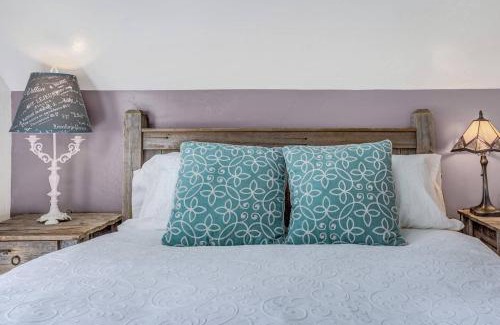 Glenwood Springs House | Romantic Downtown Suite at the Floradora House B and B