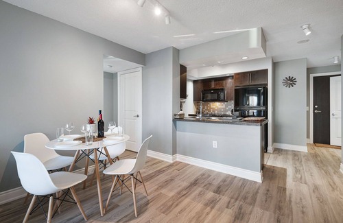 Willowdale Apartment | Romantic Experienc of a 2 Bedroom