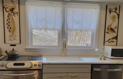 Hot Springs House | Romantic French Villa -- Just steps away from Moccasin Spring Spa!