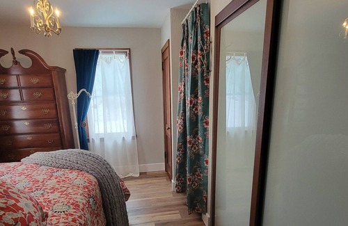 Hot Springs House | Romantic French Villa -- Just steps away from Moccasin Spring Spa!