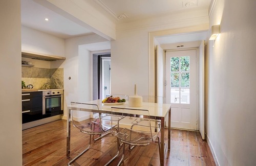 Santos Apartment | Romantic Gem in Santos
