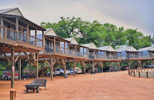 Sutherland Springs Cabin | Romantic Getaway Cabin on Creek! Relax and unwind surrounded by nature! - RC10