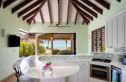 Long Bay House | Romantic Getaway, LOWEST DENSITY on the Island, STAND ALONE BUNGALOWS!
