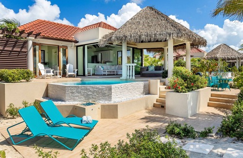 Long Bay House | Romantic Getaway, LOWEST DENSITY on the Island, STAND ALONE BUNGALOWS!