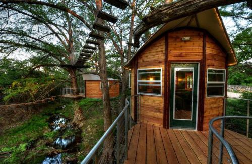 Spicewood House | Romantic Getaways in Fully-Equipped Tree House Rental in Spicewood, Texas
