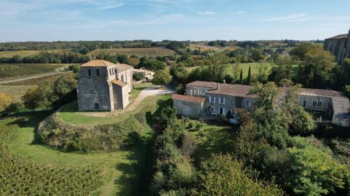 Pujols House | Romantic Gite nr St Emilion with Private Pool and Views to Die For