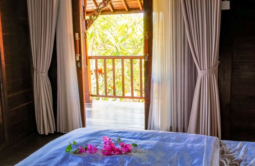 Kediri House | Romantic Guesthouse Gateway In Local village Near Kedungu Beach