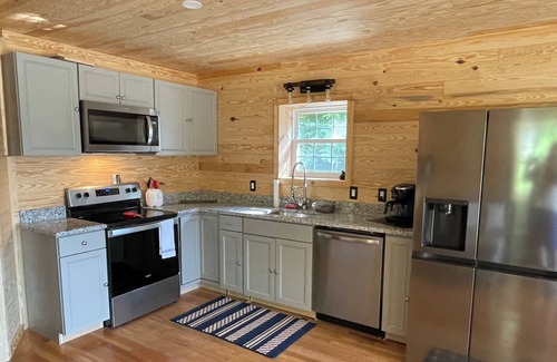 Sevierville Cabin | Romantic Hidden Cabin 15 mins from Pigeon Forge and Dollywood.