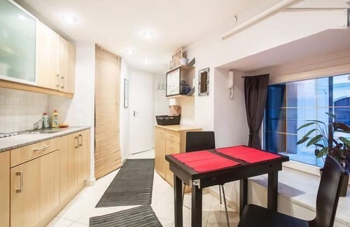 Inner City Budapest Apartment | Romantic Hideaway in Center of Budapest, walking distance to most major sites