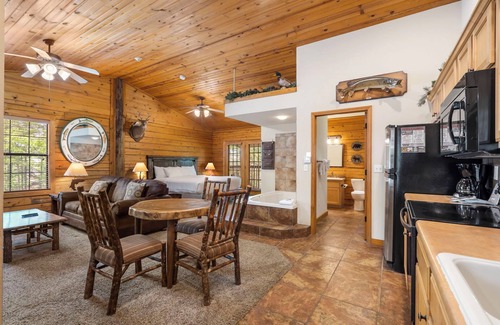 Branson Theater District Cabin | Romantic Hideaway Walk-in Cabin for Two - Fireplace & Whirlpool Tub