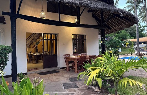 Diani Beach House | Romantic Holiday home with tropical garden and private pool near the beach