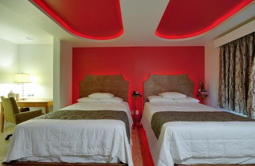 Dallas Hotel | Romantic Inn & Suites