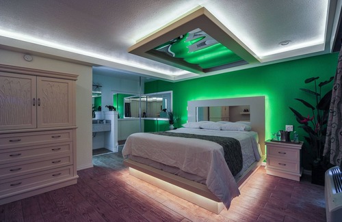 Dallas Hotel | Romantic Inn & Suites
