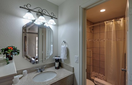 Dallas Hotel | Romantic Inn & Suites