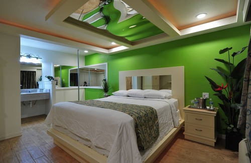 Dallas Hotel | Romantic Inn & Suites