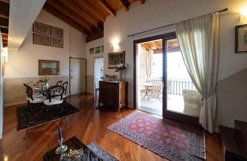Sulzano Apartment | ROMANTIC LAKE VIEW HOUSE