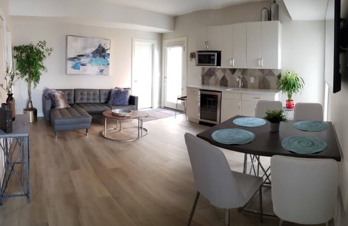 McKinley House | Romantic Lake View in Kelowna