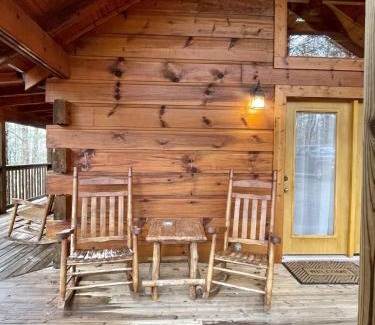 Tellico Plains House | Romantic Laurel Wood Home with Private Hot Tub