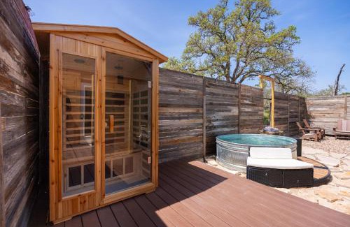 Wimberley House | Romantic Luxury stay w Sauna, Pool & Amenities on 10 acres