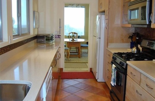 Gualala House | Romantic Oceanfront Home with Dramatic Sea View, Hot Tub and EV Charger