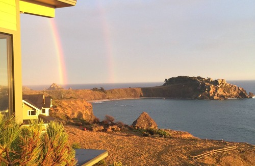 Gualala House | Romantic Oceanfront Home with Dramatic Sea View, Hot Tub and EV Charger