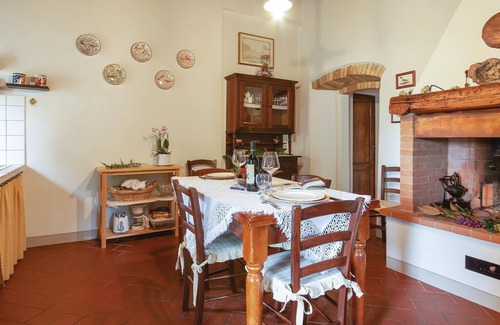 Montecalvoli House | Romantic part of a semi-detached house in an old mill 3 km from Lorenzana, in the countryside around