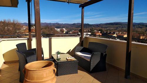 Lidarno Apartment | Romantic Penthouse with view over the Umbrian hill
