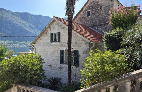 Prcanj Villa | Romantic stone house by the sea *