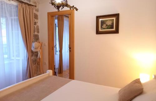 Prcanj Villa | Romantic stone house by the sea *
