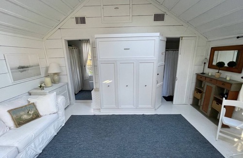 Sag Harbor Apartment | Romantic Studio Cottage, Walk to Town