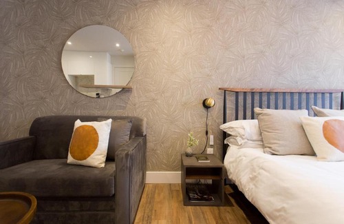 Little Italy Apartment | Romantic Studio in the Heart of Little Italy by Den Stays