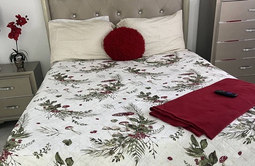Tarpon Springs Apartment | Romantic suite 5 minutes from the beach!