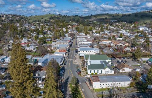 Sutter Creek Hotel | Romantic Victorian Getaway The Hideaway
