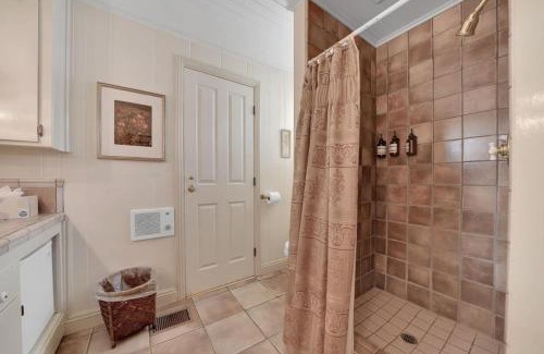 Sutter Creek Hotel | Romantic Victorian Getaway The Hideaway