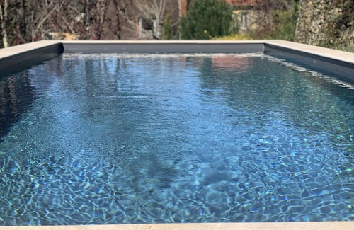 Les Eyzies Villa | Romantic villa in Dordogne, air-conditioned, private heated pool, king size bed