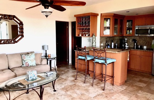 Guayabo Condo | "Romantico del Mar" - Beachfront, Gated, 200+ Mbps Wi-Fi, Battery Backup System