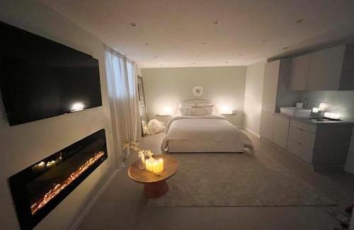 Juan-les-Pins Apartment | Romantique Room avec Jacuzzi