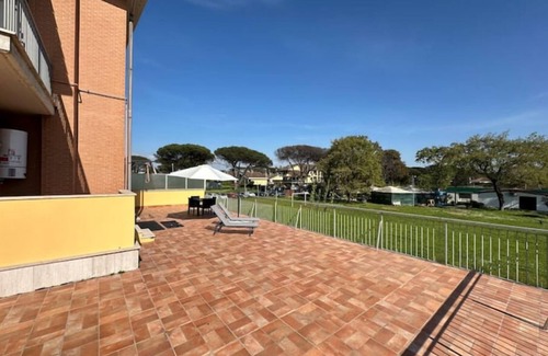 Zona XXX Castel Fusano Apartment | (Rome-Infernetto) apt 4 guest,1bedr+ 280sqm terrace