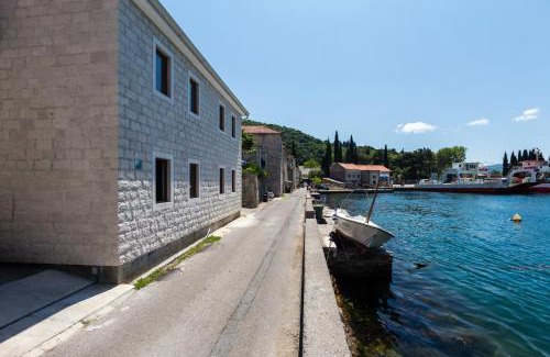 Lepetane Apartment | Romeo And Juliet Apartments