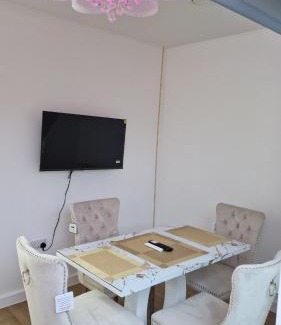 Redbridge House | Romford Lux Rooms 20Mins to the London city