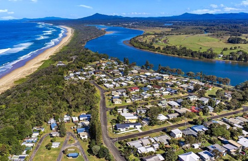 Mylestom House | Ronnie's Cottage in Mylestom is a character-filled, vintage retreat