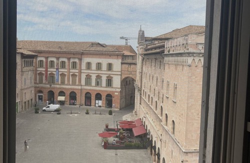 Foligno Apartment | Rooftop apartment on medieval piazza