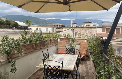 Foligno Apartment | Rooftop apartment on medieval piazza