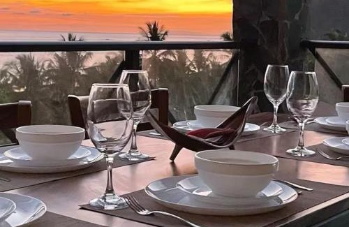Barrio Los Villalobos House | Rooftop balcony oceanfront PH condo with King beds