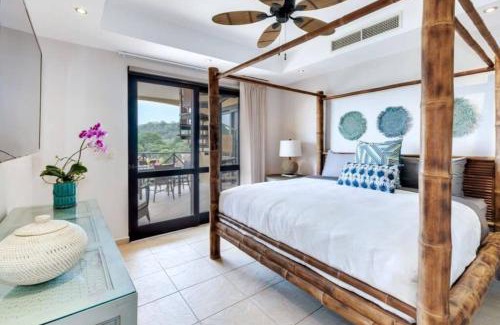 Barrio Los Villalobos House | Rooftop balcony oceanfront PH condo with King beds