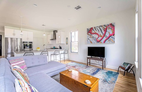 Foster Heights House | Rooftop Deck | 5 mins to downtown