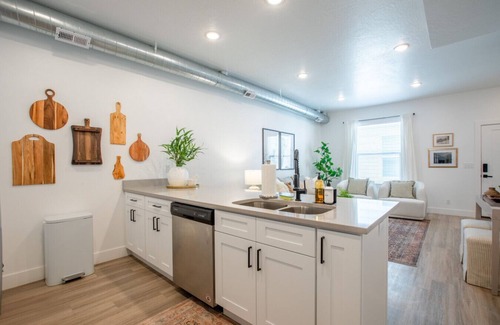 Poplar Grove House | Rooftop | Downtown | Airport