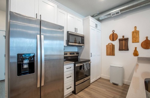 Poplar Grove House | Rooftop | Downtown | Airport
