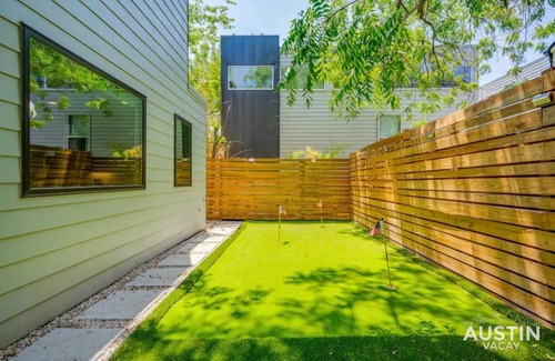 Blackshear-Prospect Hill House | Rooftop Fire Pits Near DT Rainy St and Putting Green